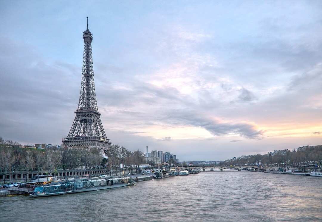 celebrity at eiffel tower